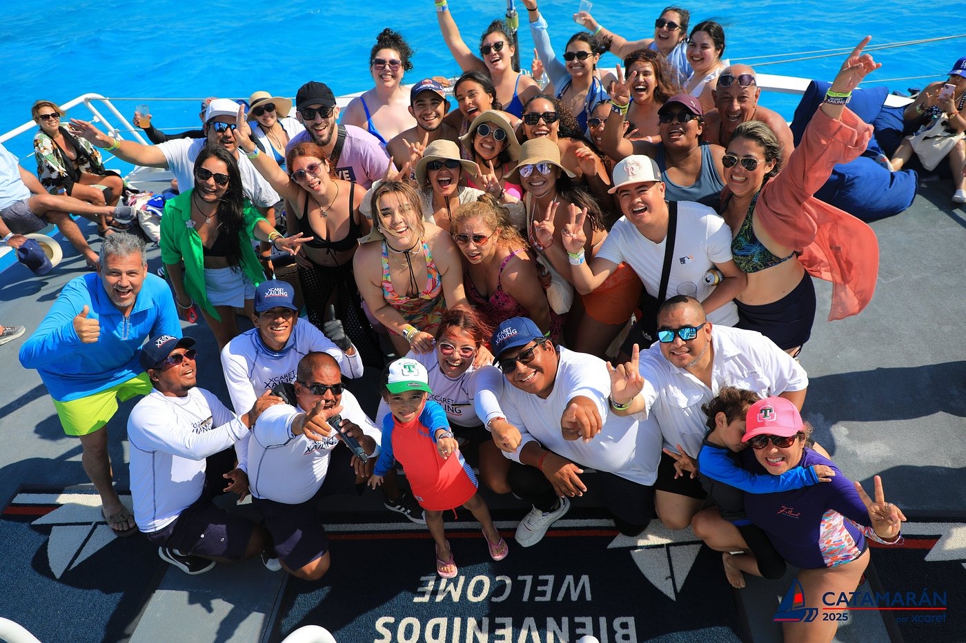 Experiencia en el club de playa con el tour de Xcaret Xailing en Isla Mujeres